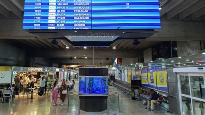 Three international airlines canceled their flights departing from Venezuela after US issues warning. (Reuters Photo) Three international airlines canceled their flights departing from Venezuela