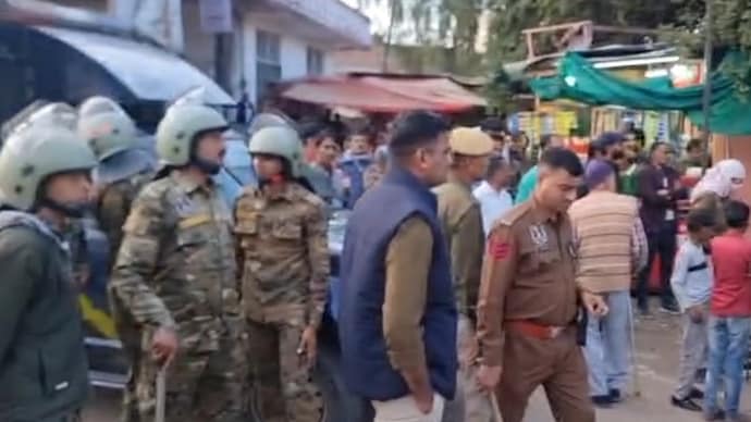 As the dispute intensified, some miscreants allegedly started throwing stones at the police. Chomu violence