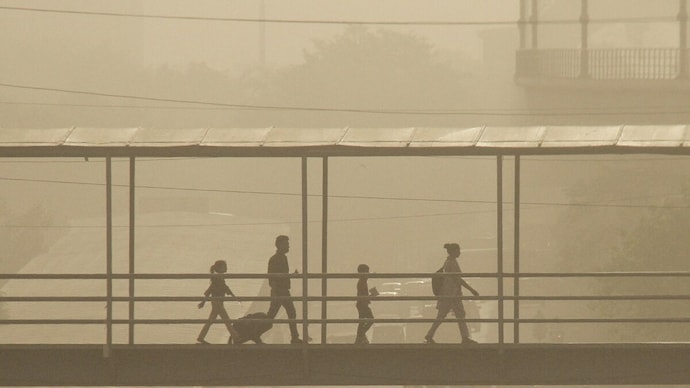 PTI/file) Delhi air pollution