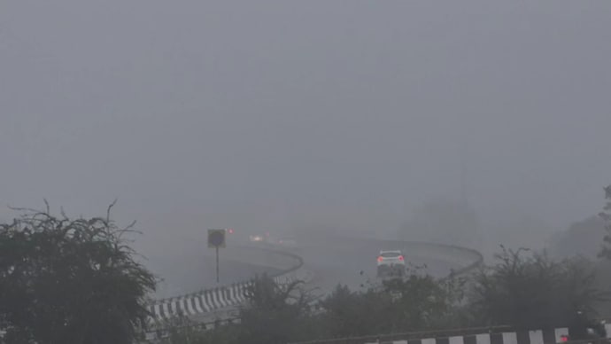 Dense fog and cold wave to reduce visibility across north India delhi fog pollution