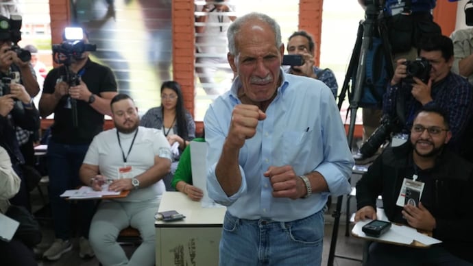 Nasry Asfura, presidential candidate for Honduras’ Party, gestures as he participates in general election activities in Tegucigalpa on November 30, 2025. (AP Photo) Nasry Asfura, presidential candidate for Honduras’ Party, gestures as he participates in general election activities in Tegucigalpa on November 30, 2025.