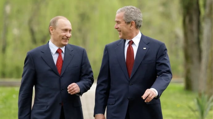 Russia's President Vladimir Putin and US President George W Bush walk together on the grounds of the Bocharov Ruchey presidential summer residence on the Black Sea in Sochi, Russia, on April 6, 2008. (Reuters Photo) Russia's President Vladimir Putin and US President George W Bush walk together on the grounds of the Bocharov Ruchey presidential summer residence on the Black Sea in Sochi, Russia, on April 6, 2008. (Reuters Photo)