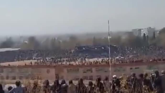 Social Media) screengrab