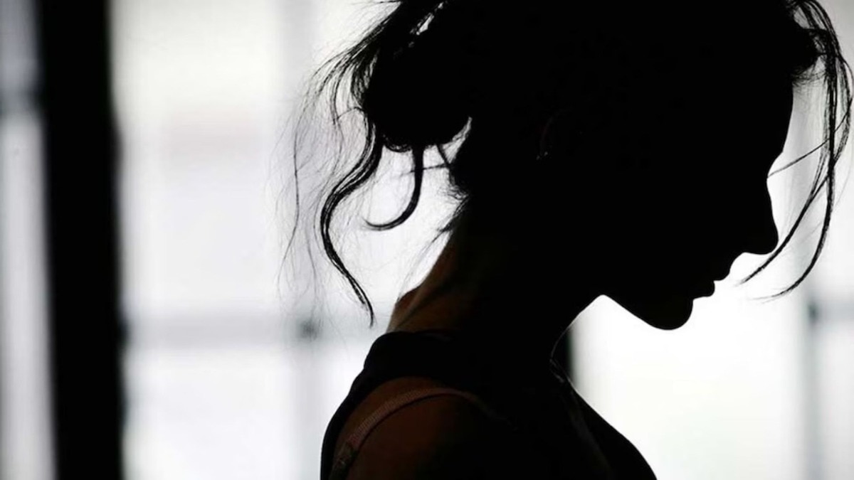 Husband refuses to give new phone to wife, she dies by suicide