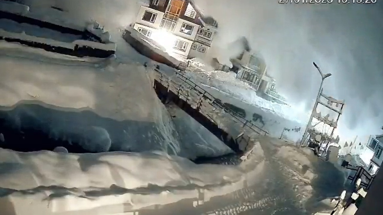 Caught on cam: Massive avalanche engulfs buildings in Jammu & Kashmir's Sonamarg