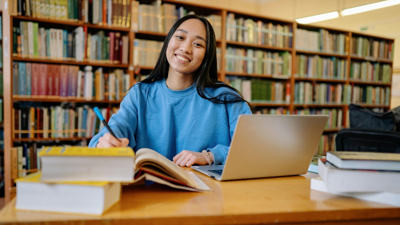 How many hours do JEE, NEET toppers with AIR 1 actually study each day?