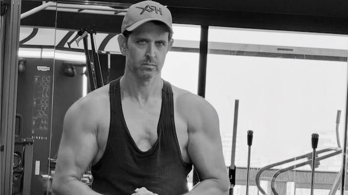 Hrithik Roshan's post about self-obsession "bollywood biceps" (Photo: Instagram/Hrithik Roshan) Hrithik Roshan's 'Bollywood Biceps' deny aging, Internet asks: Is he really 52?