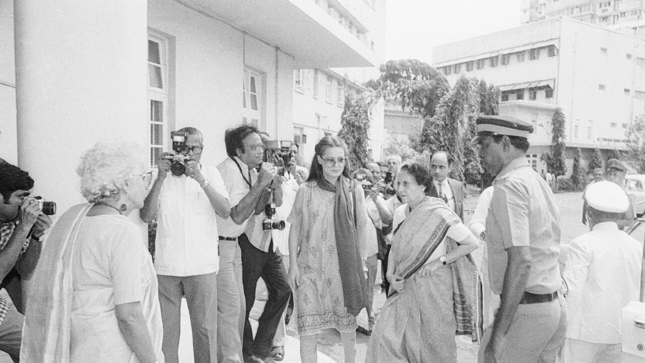 Mamata Banerjee ED raid: Did Sonia Gandhi's pasta maker come to Indira's  rescue during CBI raid? - India Today