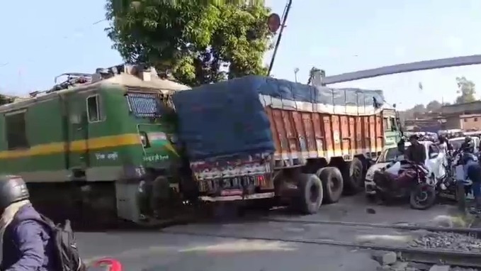 Caught on camera: Train rams truck at Jharkhand railway crossing