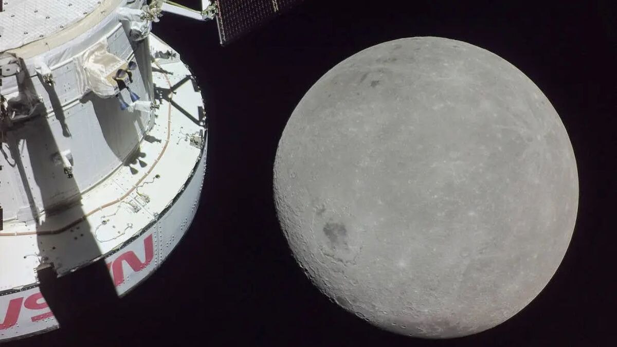 ★MOON★ Nasa vows to return astronauts to the Moon, this time to stay