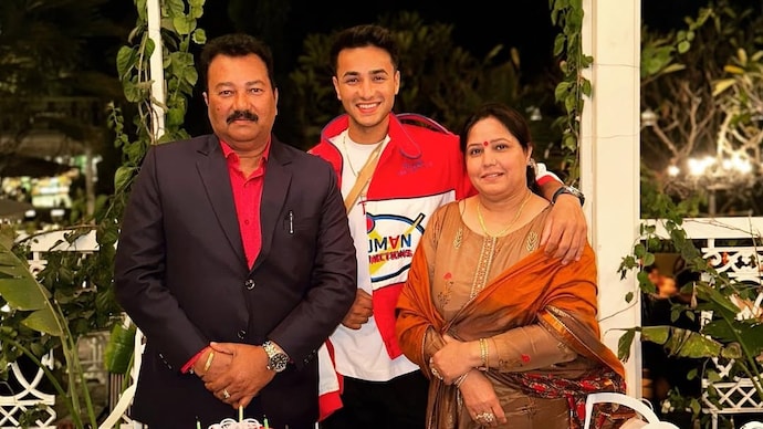 T20 World Cup: Abhishek Sharma's parents reach Colombo while IND vs PAK availability still uncertain - India Today