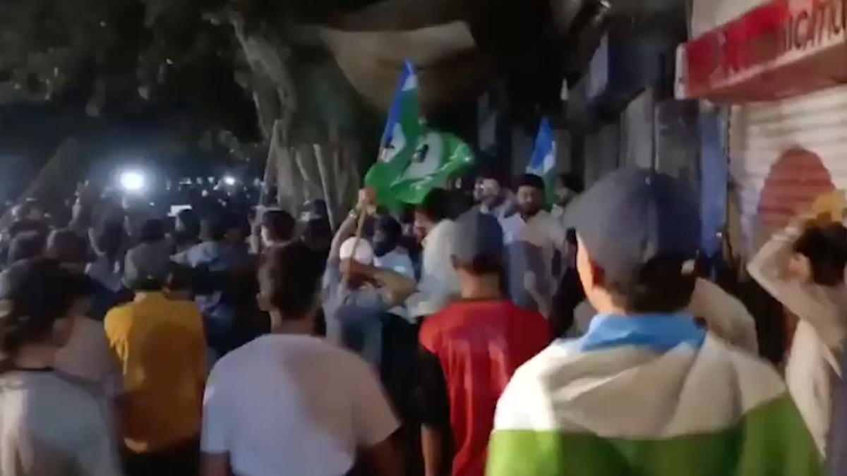 Police stop Jamaat-e-Islami march to Sindh assembly with teargas, baton charge