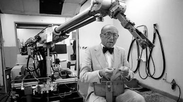 Quote of the Day by Father of Robotics: I can't define a robot, but I know one when I see one Quote of the Day by Father of Robotics: I can't define a robot, but I know one when I see one
