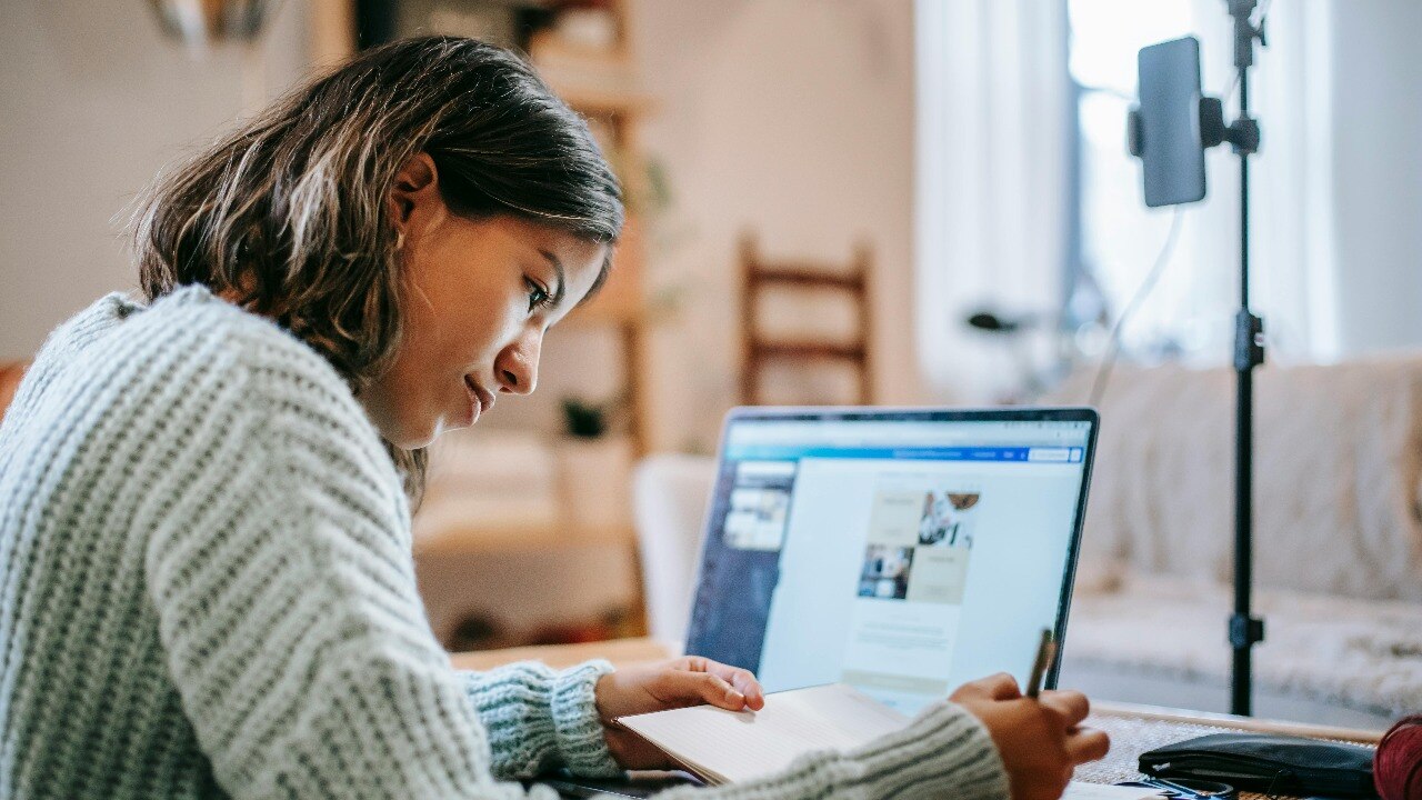 Professionals Adopt AI Upskilling To Safeguard Careers