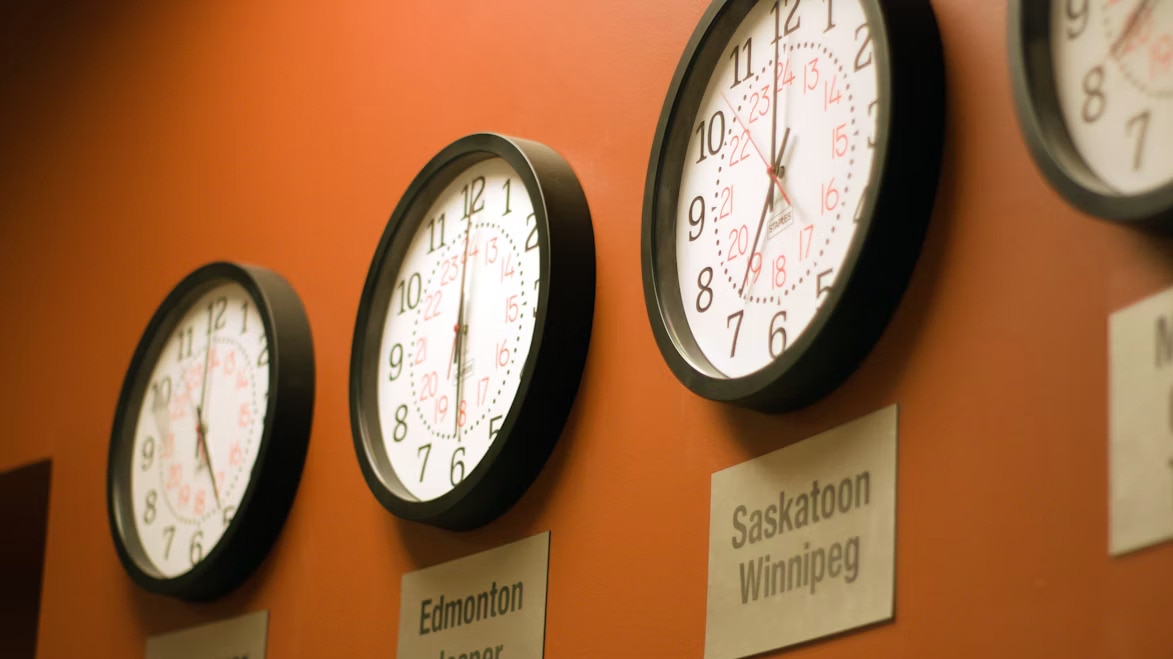 Which country has 12 time zones in the world?