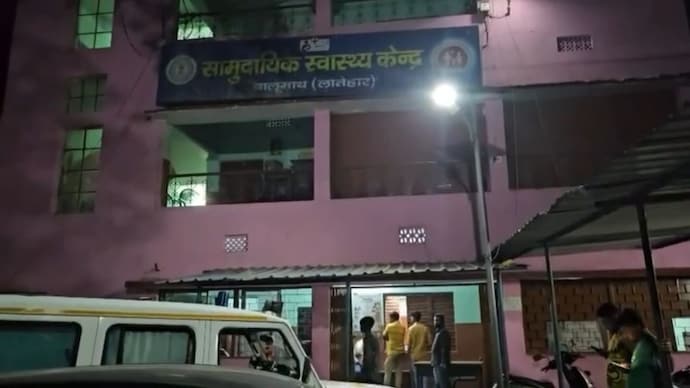 Police team shifted the injured to the Community Health Centre in Balumath. 3 killed, 4 injured in head-on bike collision in Jharkhand’s Latehar