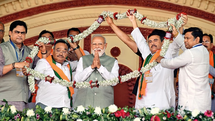 HOLD THE LINE: PM Modi with leader of the Opposition in the assembly Suvendu Adhikari (right) and other leaders at a rally in Kolkata, March 14 (Photo: Debajyoti Chakraborty)