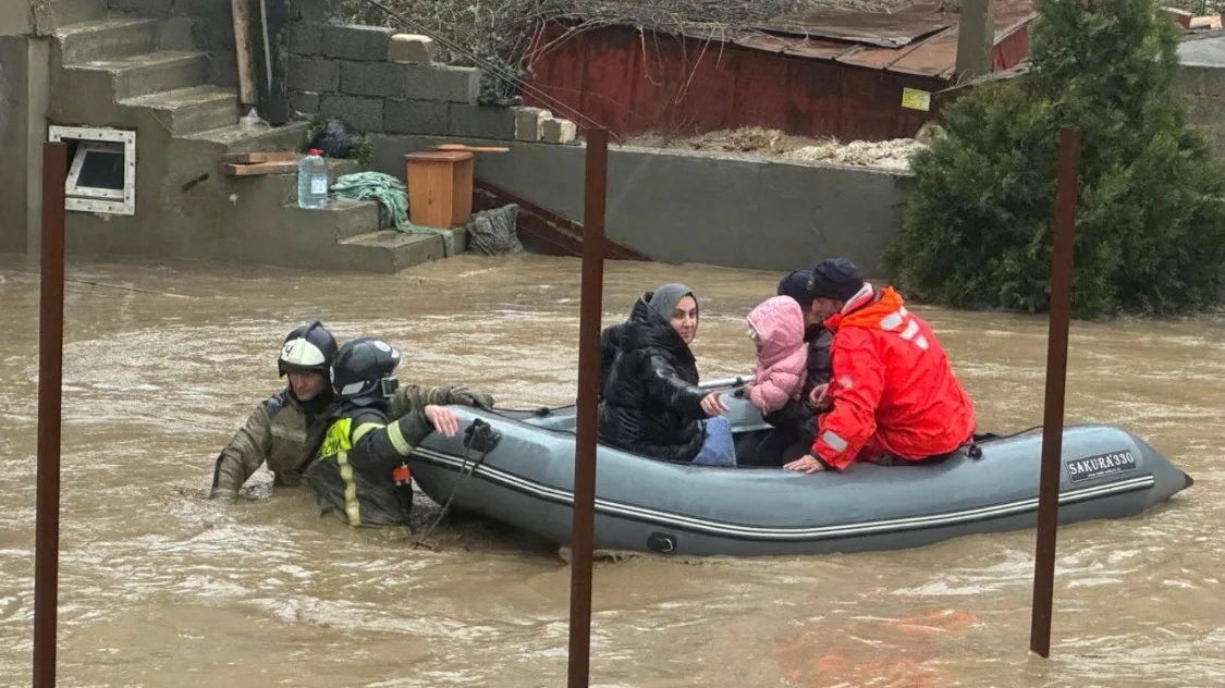 Emergency in southern Russian city as floods leave over 3 lakh without power
