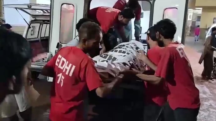 Heavy rain in Karachi killed 16