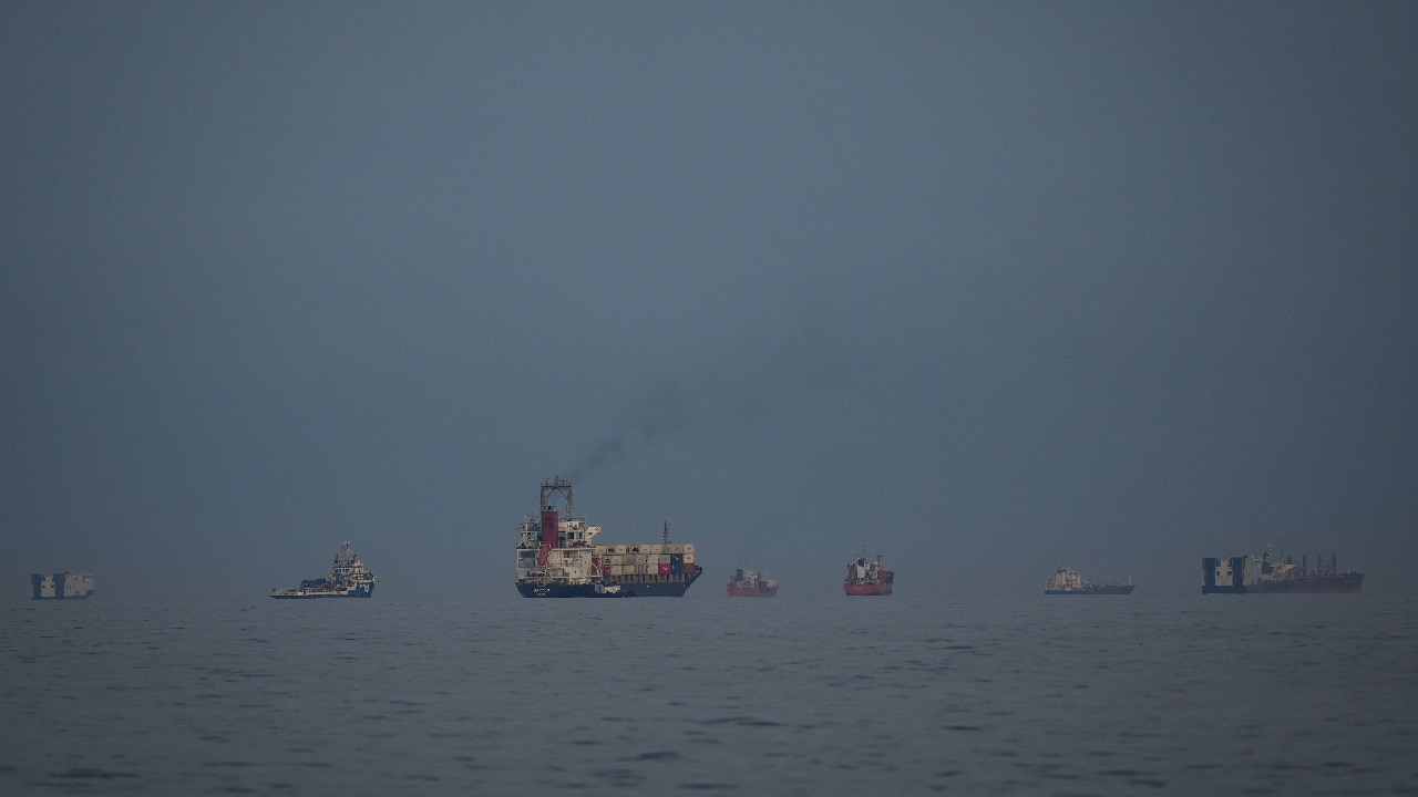 2 Indian LPG tankers, Pine Gas and Jag Vasant, take unusual route to cross Hormuz