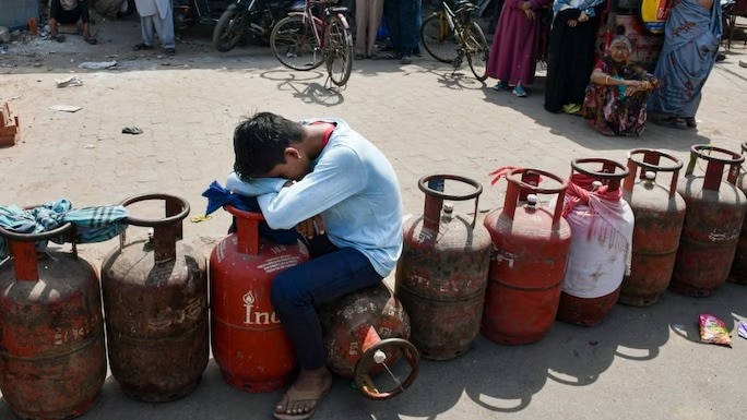 Gas shortage in Delhi forces government institute to send students home