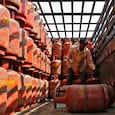 lpg shortage in india png conncection ujjwala yojana indane sms remain patient strait of hormuz iran us war middle wast global energy crisis lpg shortage in india png conncection ujjwala yojana indane sms remain patient strait of hormuz iran us war middle wast global energy crisis