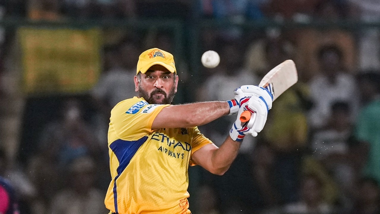 Is CSK forcing a spot for MS Dhoni? De Villiers puzzled by veteran's role in IPL 2026