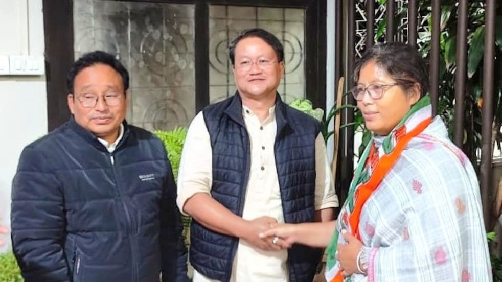 Nandita Garlosa with Assam Congress leader Nirmal Langthasa, who offered to give up the Haflong ticket. (Photo:X/Jitendra Singh Alwar)