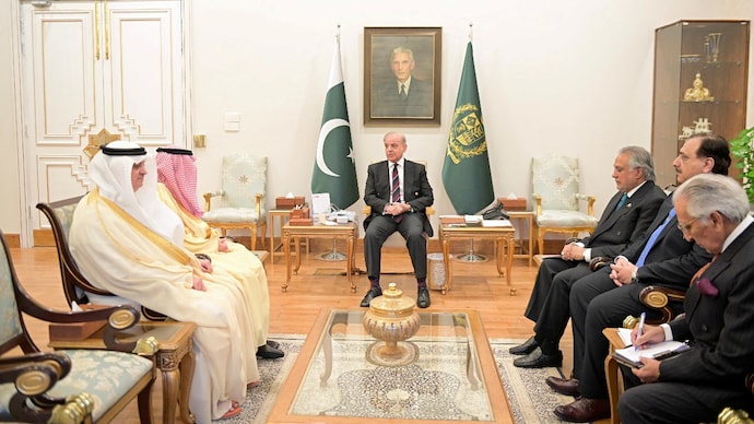 Pakistan hosts talks with Saudi Arabia, Turkey and Egypt to discuss regional de-escalation (Photo: Reuters)