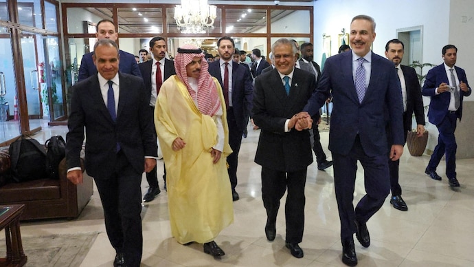 Foreign Ministers Badr Abdelatty of Egypt, Prince Faisal bin Farhan Al Saud of Saudi Arabia, Ishaq Dar of Pakistan and Hakan Fidan of Turkey meet to discuss regional de-escalation, amid the U.S.-Israel conflict with Iran, in Islamabad (Photo- Reuters)