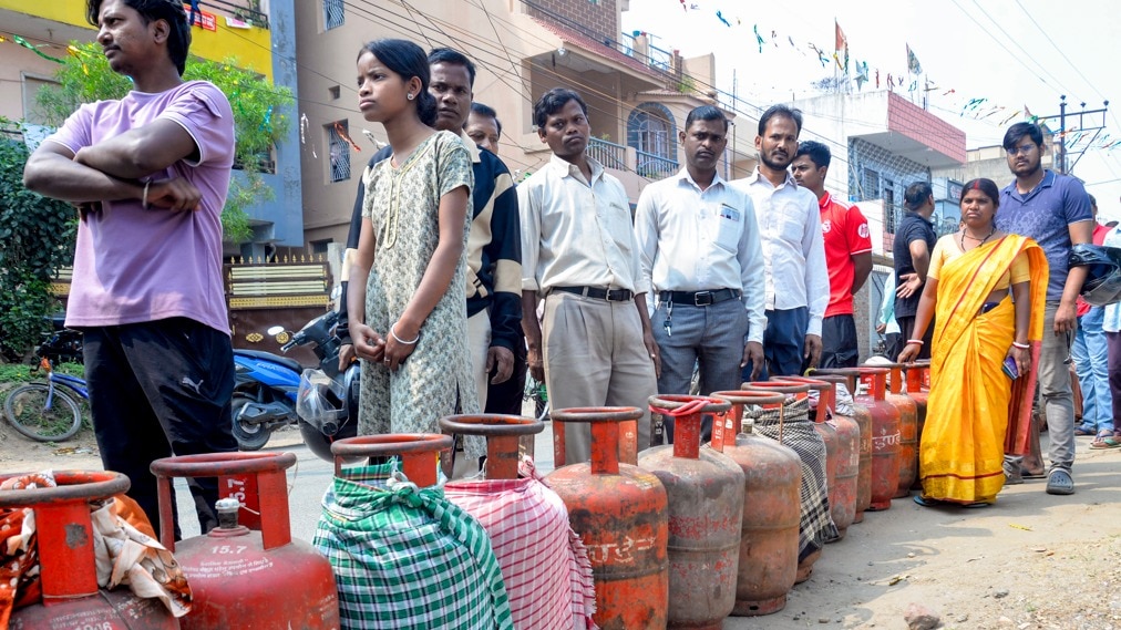 LPG cylinder for Rs 1,500 as Iran war triggers panic buying. Is gas really scarce?