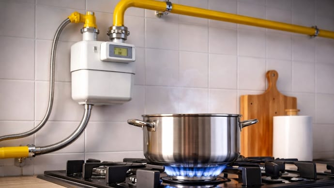 LNG is natural gas that has been super-cooled to around minus 162 degrees Celsius. (Generative AI) png gas connection