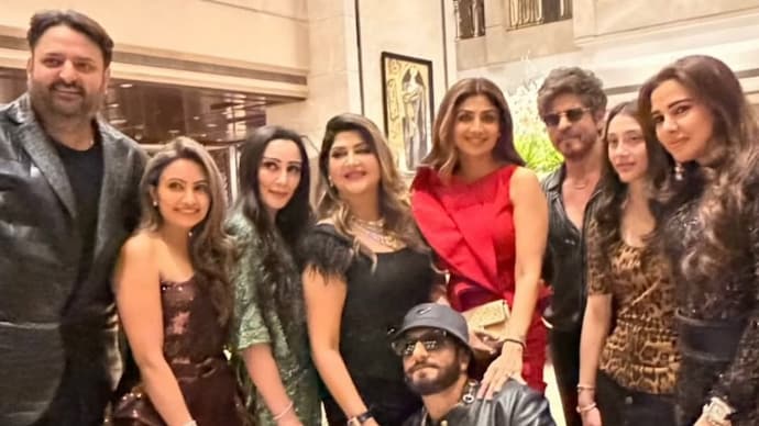 Ranveer Singh, Shahrukh Khan and Shilpa Shetty recently posed for a picture at a party. Ranveer Singh, Shahrukh Khan, Shilpa Shetty