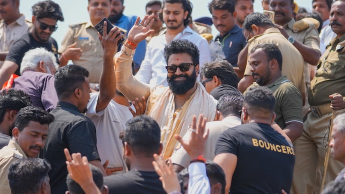 Rishab Shetty clears Instagram follows, now follows only wife and production house.