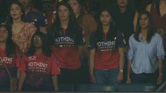 Smriti Mandhana, Jemimah Rodrigues, Shreyanka Patil and Anushka Sharma in Bengaluru. Courtesy: Jiostar screengrab Smriti Mandhana, Jemimah Rodrigues, Shreyanka Patil and Anushka Sharma