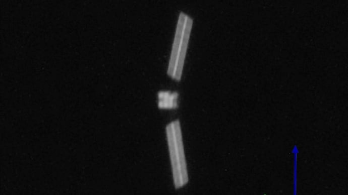 Starlink satellite seen breaking apart in space. (Photo: HEO) Starlink satellite breaking