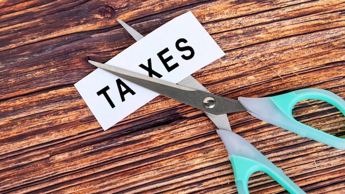 As March 31 comes to a close, last-minute tax-saving investments can still make a difference. (Photo: GettyImages)