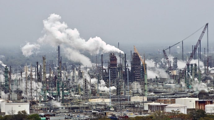 The US, despite being the largest oil producer, is dependent on oil imports due to its refineries being optimised towards heavier foreign crude grades. (Image: Wikimedia Commons) The US has been spared many of the effects of the Iran war like disruption of vital energy supplies and economic downturn.