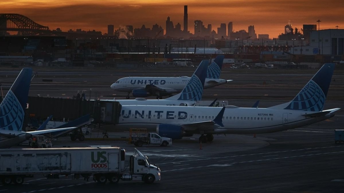 Newark airport's control tower evacuated after burning smell, flight ops hit
