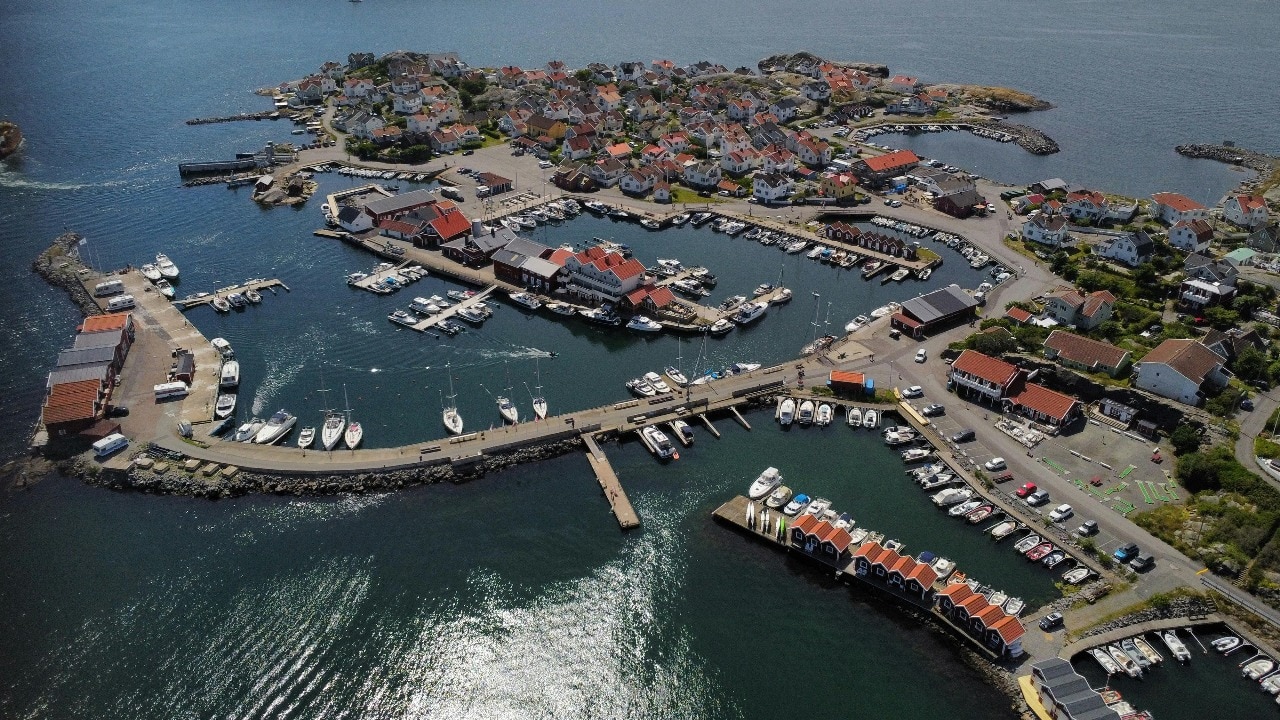 Which nation has over 2.6 lakh islands? The answer may shock you