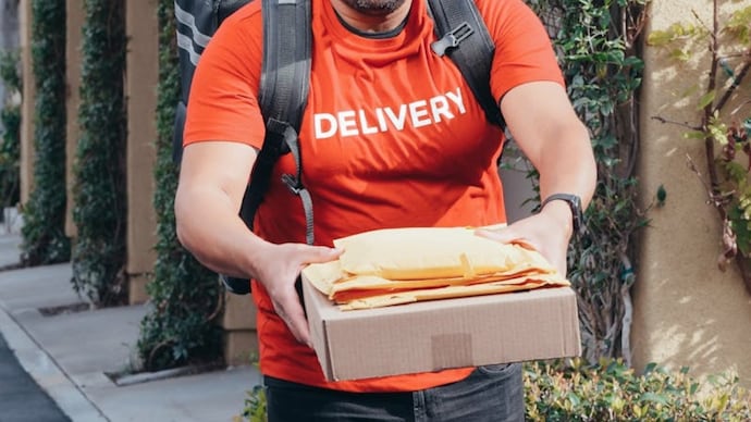 22-year-old man quits corporate job after earning Rs 40,000 as delivery agent (Photo: Representational Image from Pexels) 22-year-old man quits corporate job after earning Rs 40,000 as delivery agent