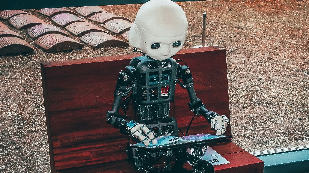 This 'AI employee' can work non-stop and 24/7