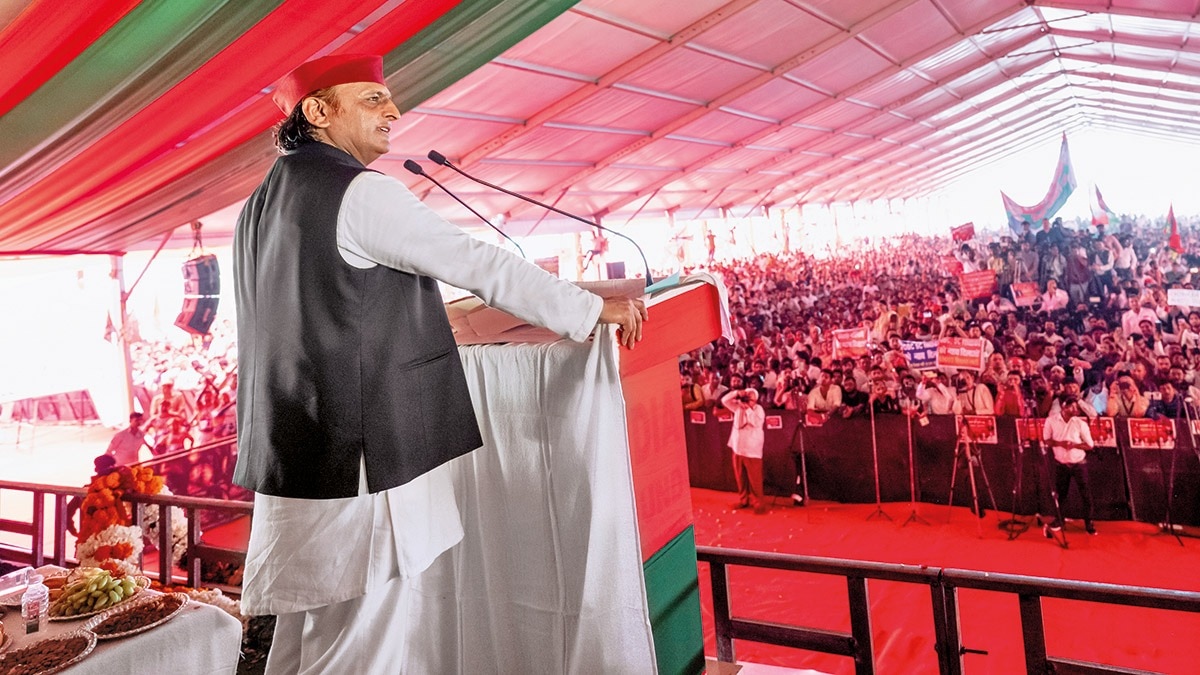 ON THE TRAIL: SP chief Akhilesh Yadav in Dadri, Mar. 29. (Photo: Sumit Kumar)