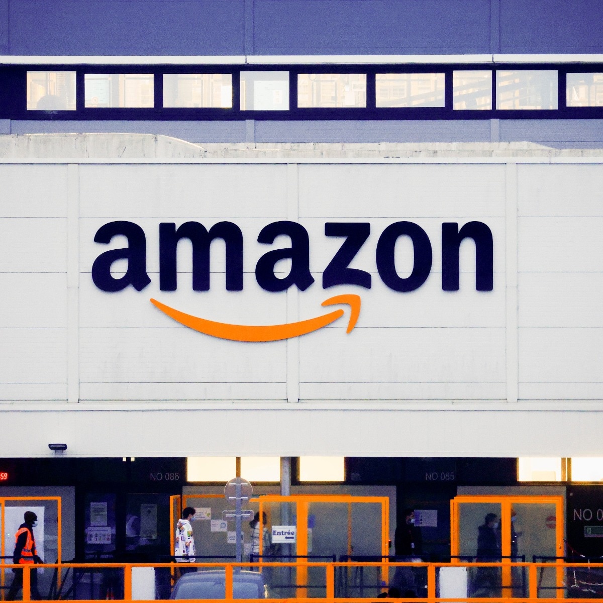 Amazon offers computer science scholarships in India as AI raises job concerns
