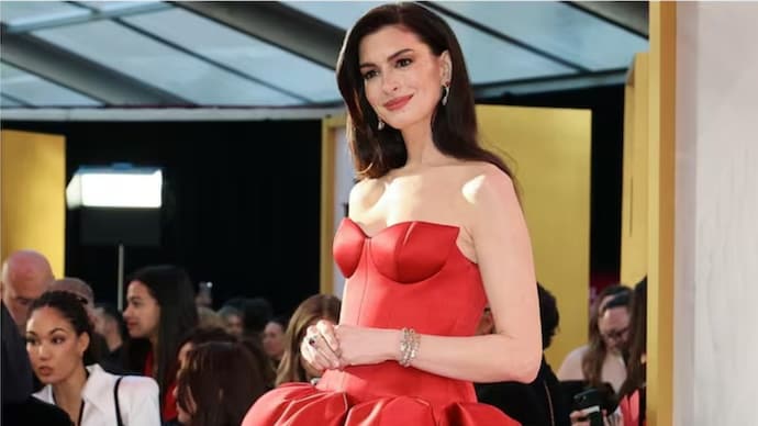 Anne Hathaway has said that adding diverse bodies to the scene created more jobs on The Devil Wears Prada 2 set. Anne Hathaway denies removing thin models from The Devil Wears Prada 2 set