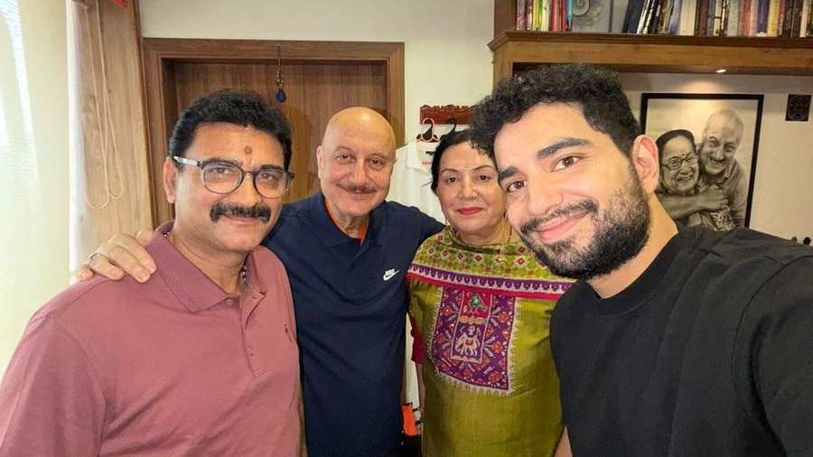 Anupam Kher calls comedian Samay Raina outstanding at 28, shares life lessons