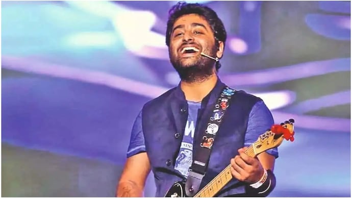 Arijit Singh arrives at polling booth with wife Arijit Singh arrives at polling booth with wife