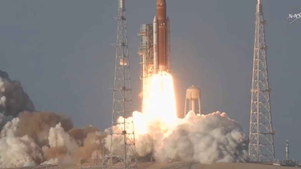 Nasa successfully launches four astronauts on a 10-day trip to the Moon