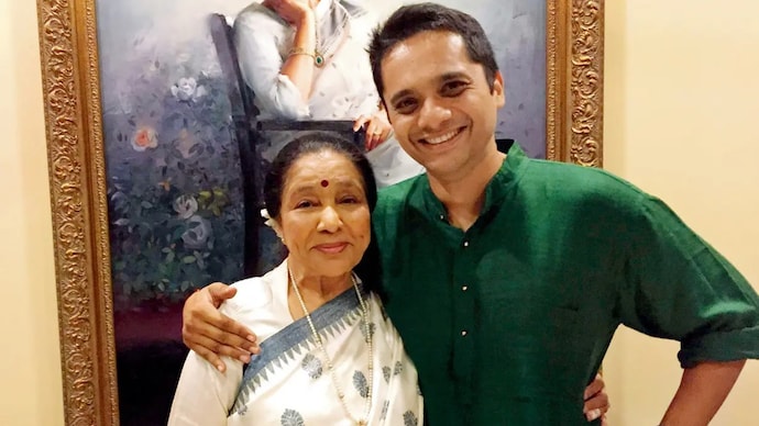 Asha Bhosle with her grandson Chin2. Asha Bhosle, Chin2