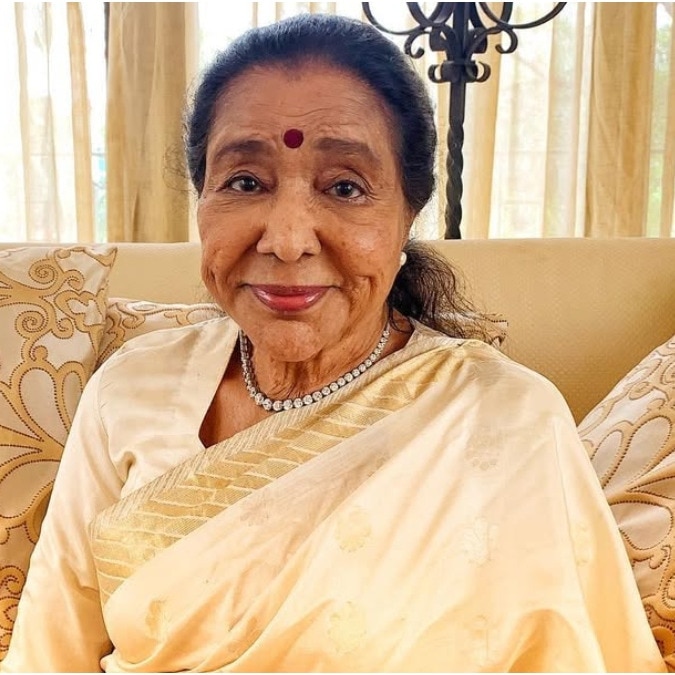 Anand Mahindra mourns Asha Bhosle, recalls her ‘bold, experimental’ style